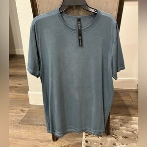 Men’s Lululemon T-Shirt Size Large EUC